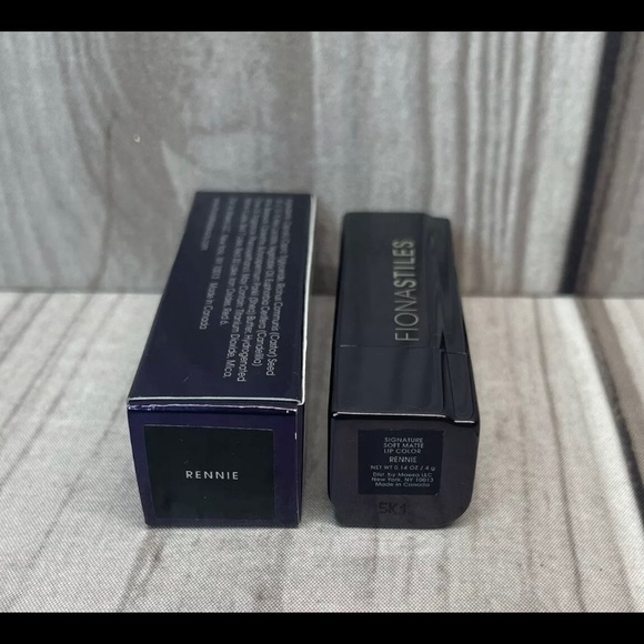 Fiona Stiles Signature Soft Matte Lip Color Rennie 0.14 oz - Picture 3 of 3